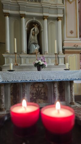 Dans chaque église, nous avons allumé une bougie.