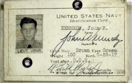 Navy Carte d’identification de la marine américaine de JFK (Crédit: jfklibrary.org).