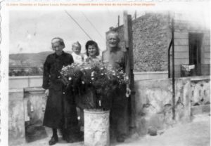 Ma grand-mère Désirée et mon grand-père Louis Briand, moi Leopold dans les bras de ma mère, à Oran (Algerie)