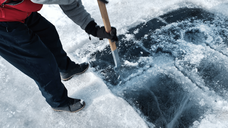 Les métiers d’hiver oubliés : Plongez dans le passé professionnel de vos ancêtres