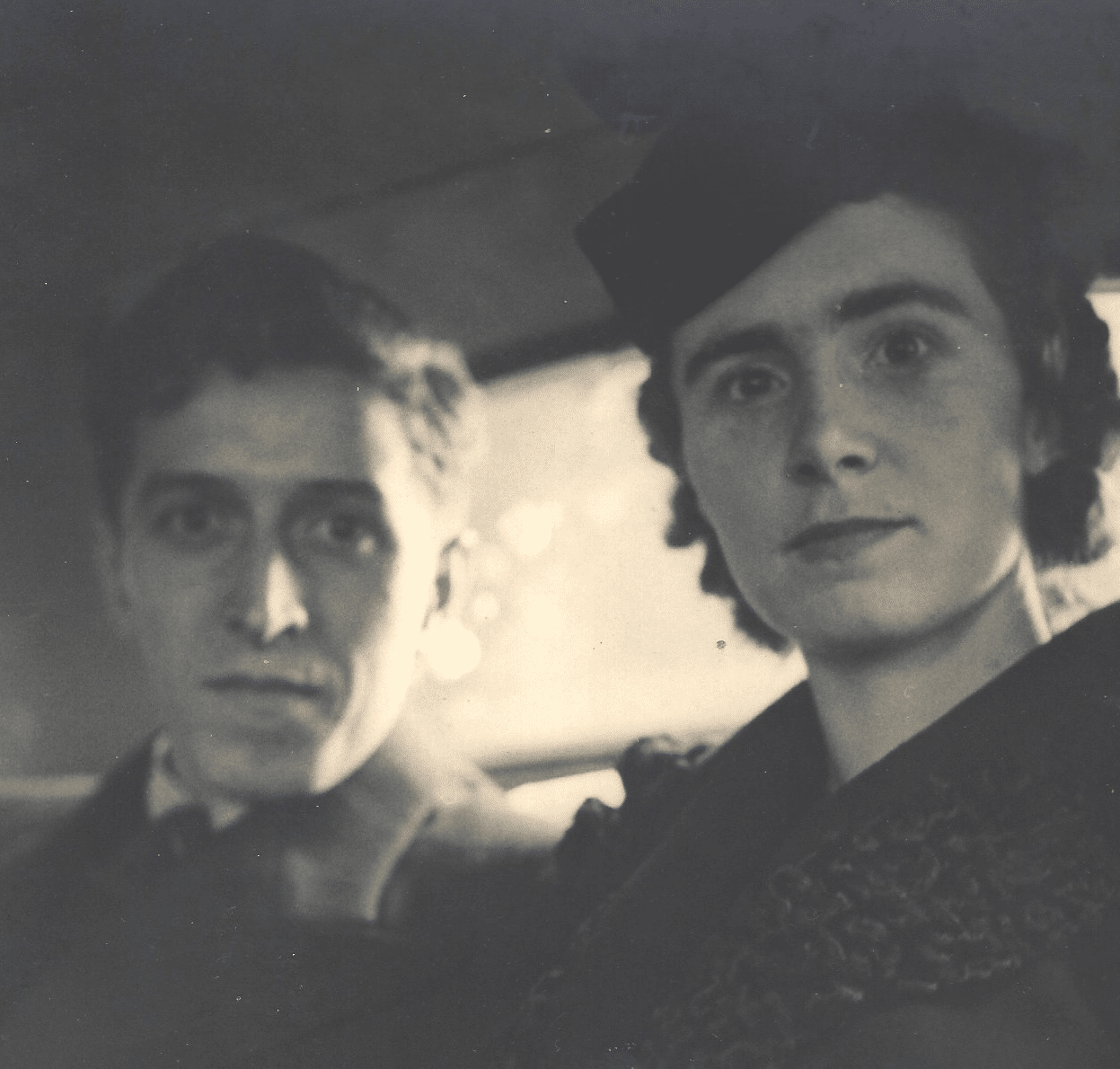 Alphonse og hans kone Marthe i oktober 1941. Foto forbedret av MyHeritage.