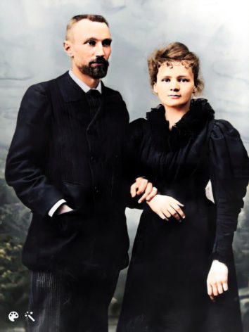 Marie et Pierre Curie en 1895, l’année de leur mariage. Photo améliorée et colorisée par les outils photo de MyHeritage.