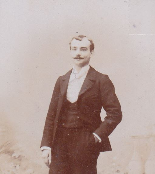 Sylvain Patureau, Moniques oldefar, før hans forsvinden. Foto farvelagt og forbedret af MyHeritage..