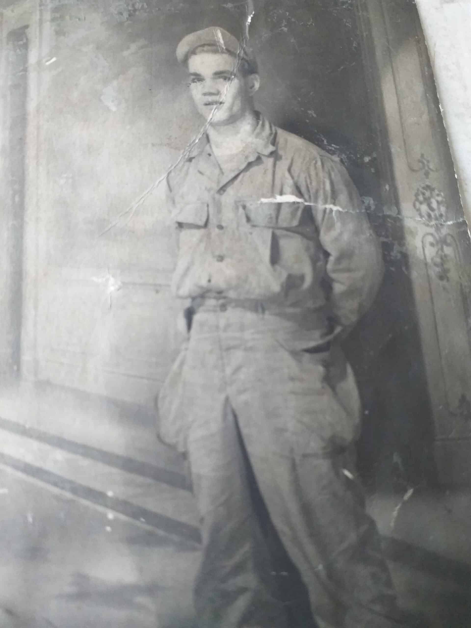 Wallace Schroeder, 4 juillet 1944 en France. Photo améliorée et colorisée par MyHeritage.