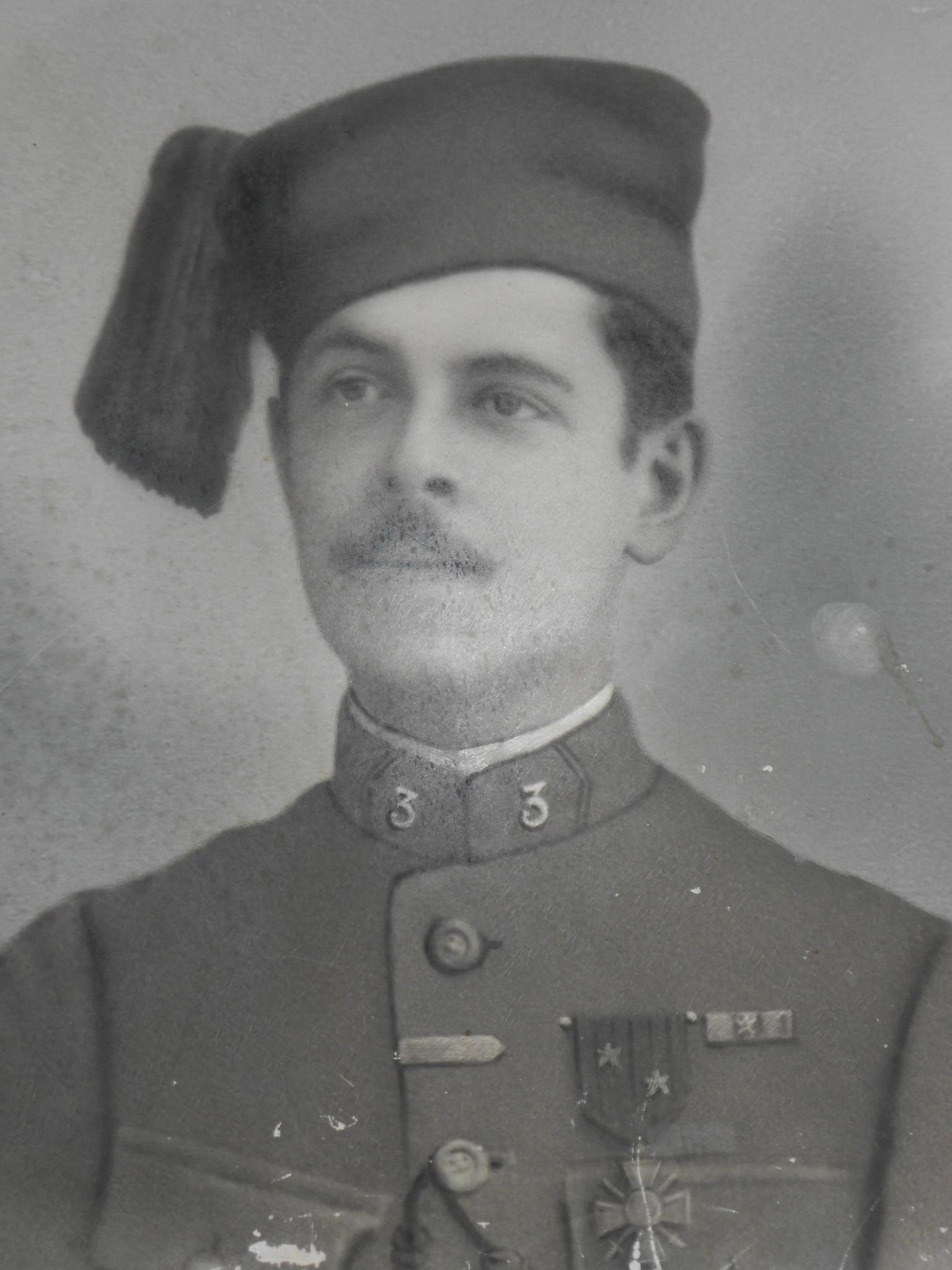 Sergent Julien Roy, 3ème Compagnie du 3ème Zouave de Marche. Né du premier mariage de son arrière-arrière-grand-mère maternelle en 1896 et décédé en 1917 en Lorraine.